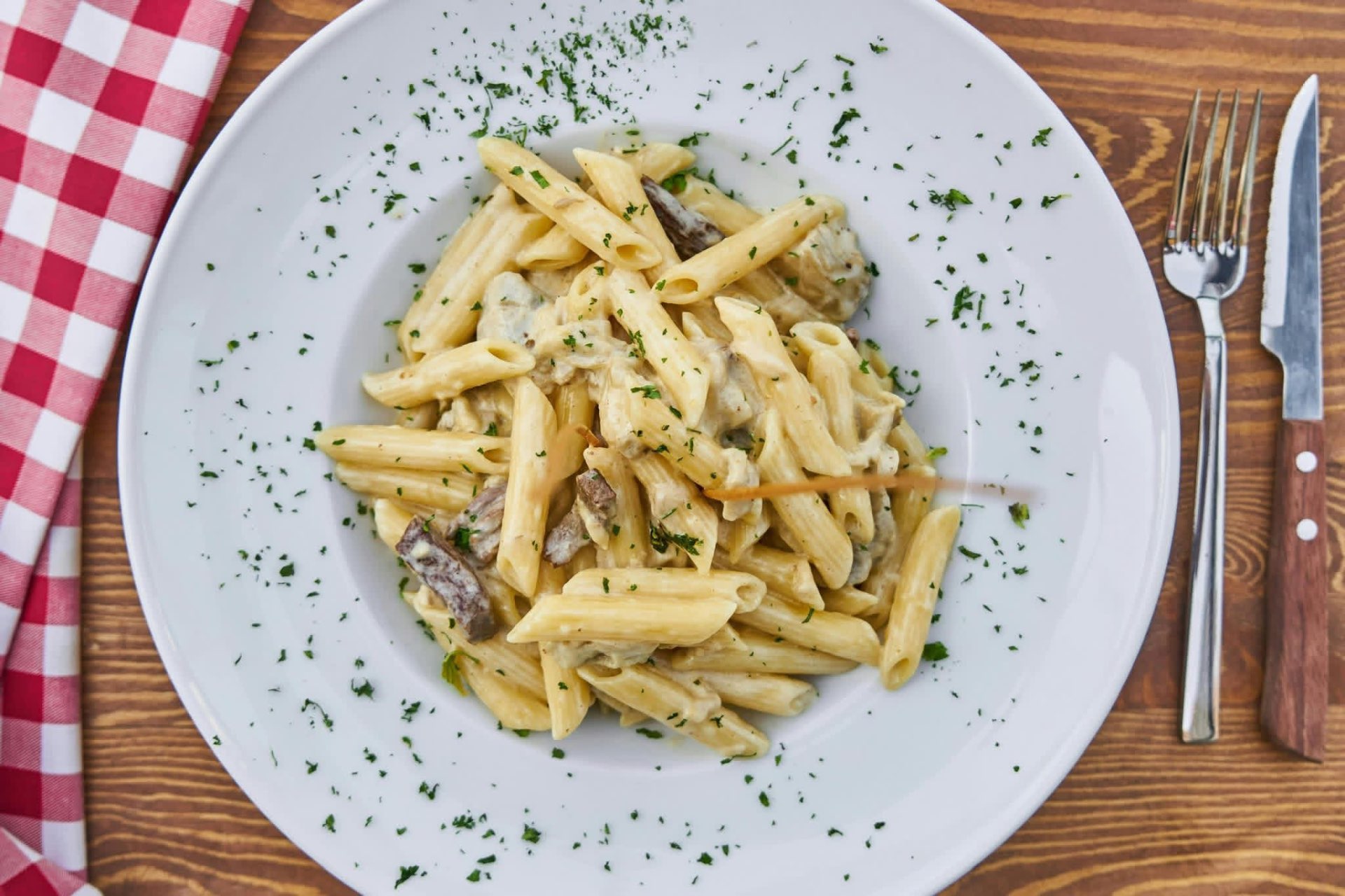 Penne with steak in cream sauce